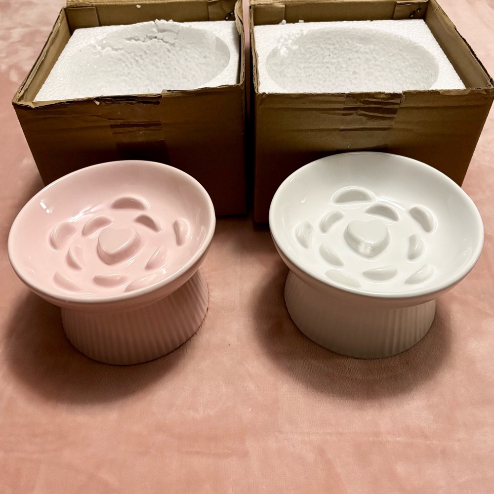 Set of slow feeder pet bowls